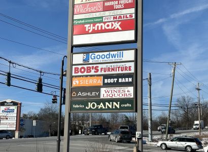 Dunning Farms Shopping Center - Pylon